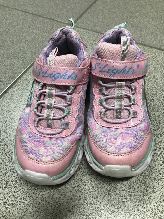 Продам кросовки для девочки.