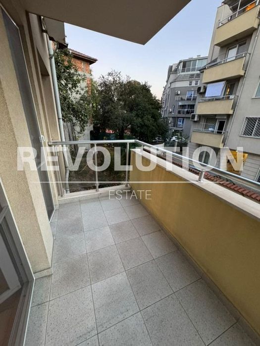 Дава се под наем Тристаен апартамент в Пловдив, Център - 110 кв.м за 650 € - Снимка #8