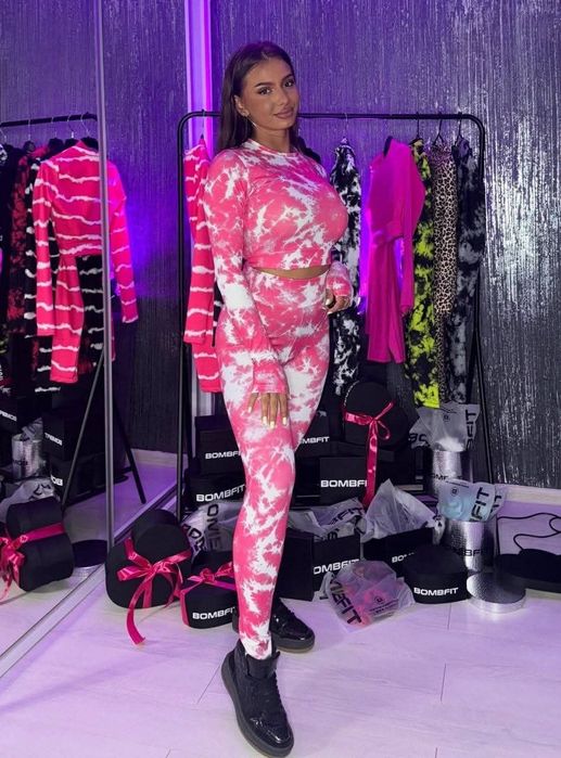 Vând  compleuri dama noi