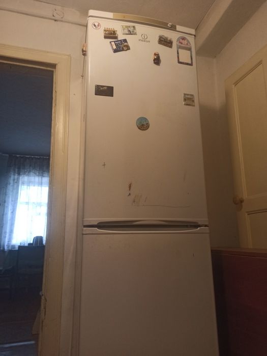 Продам Холодильник indesit