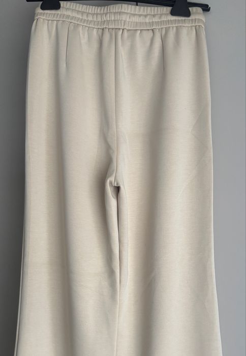 Спортно-елегантен панталон в бежово