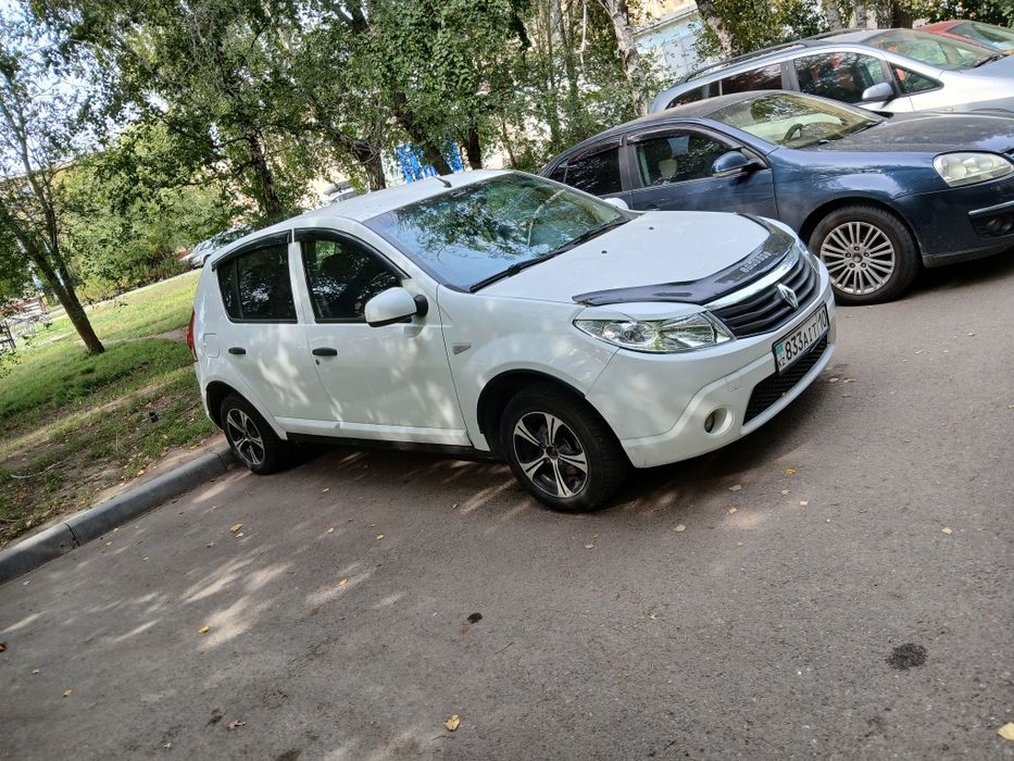 Рено Сандеро продам