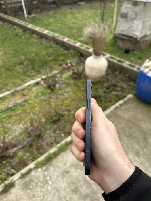 Продавам iPhone 12 – 128 GB, тъмно син