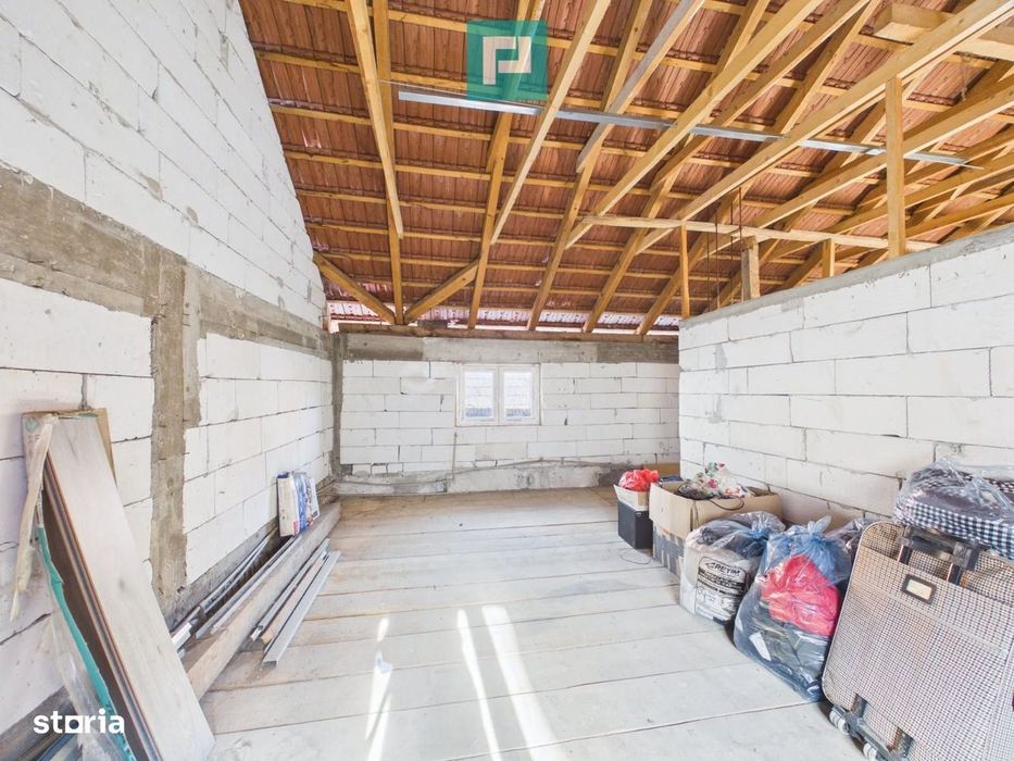 Casă P+E cu două apartamente, zona Drăgășani