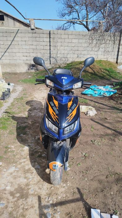 Скутер на ходу без вложений