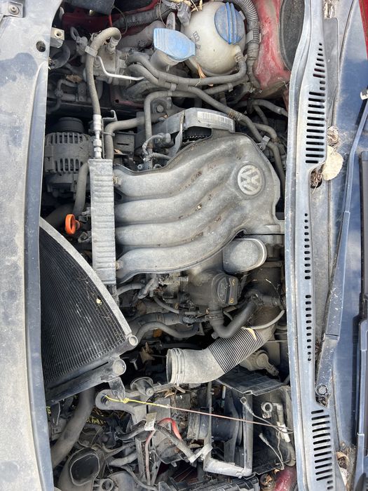Продавам vw caddy на части 2,0 ecofuel