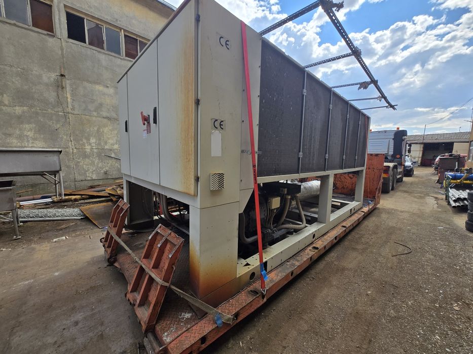 Продавам ЧИЛЪР{ винтов компресор}McQuay (DAIKIN)