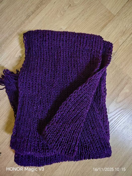 Ръчно изплетен пухкав зимен шал