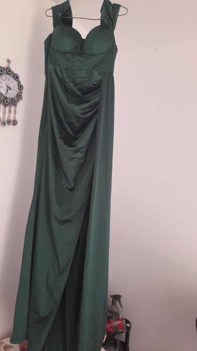 Vând rochie verde