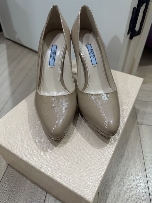 Оригинал туфли Prada бежевый