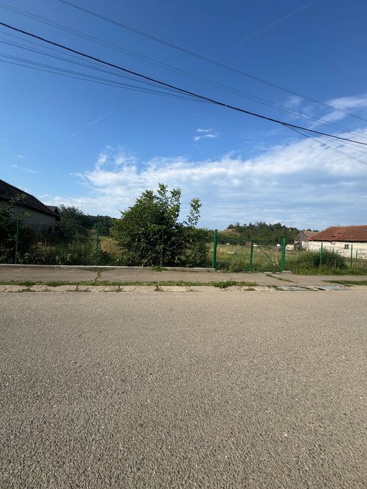 Teren Bratca zona piata