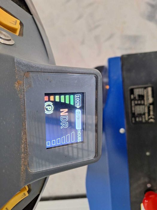 Liza/Transpalet electric cu catarg 1.0 to/ 3 m