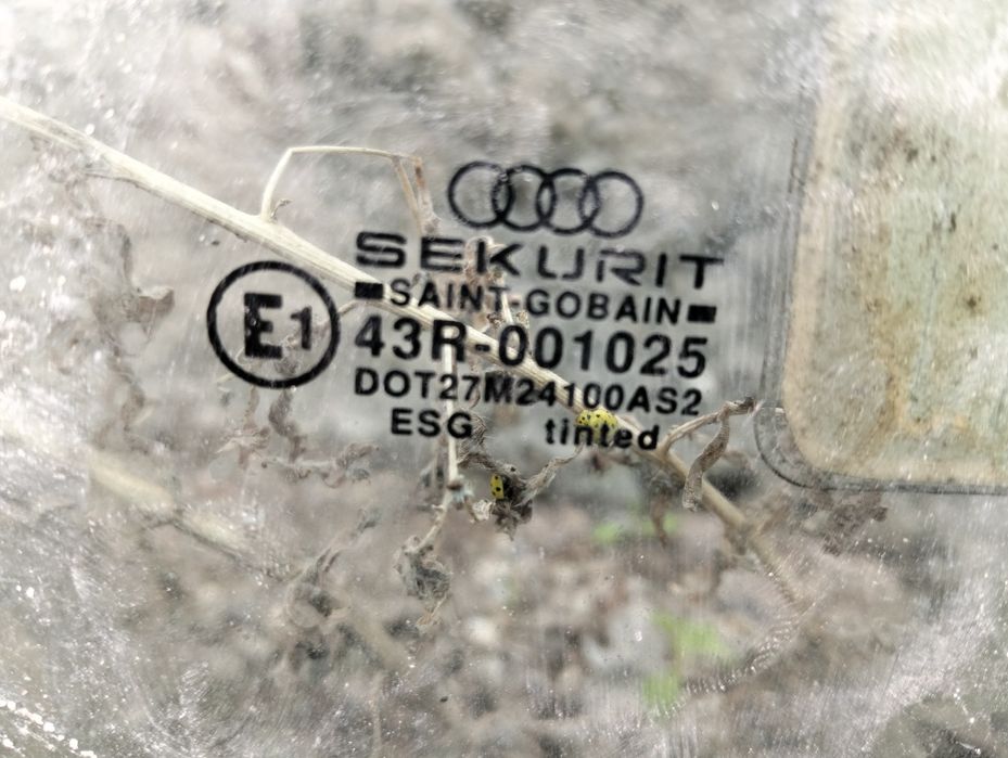 Продам стёкла на Ауди 80 В4