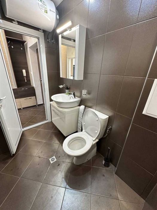 Дава се под наем Двустаен апартамент в Бургас, Възраждане - 72 кв.м за 561 € - Снимка #9