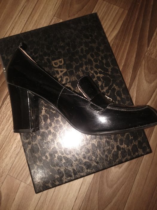 Туфли лаковые женские.