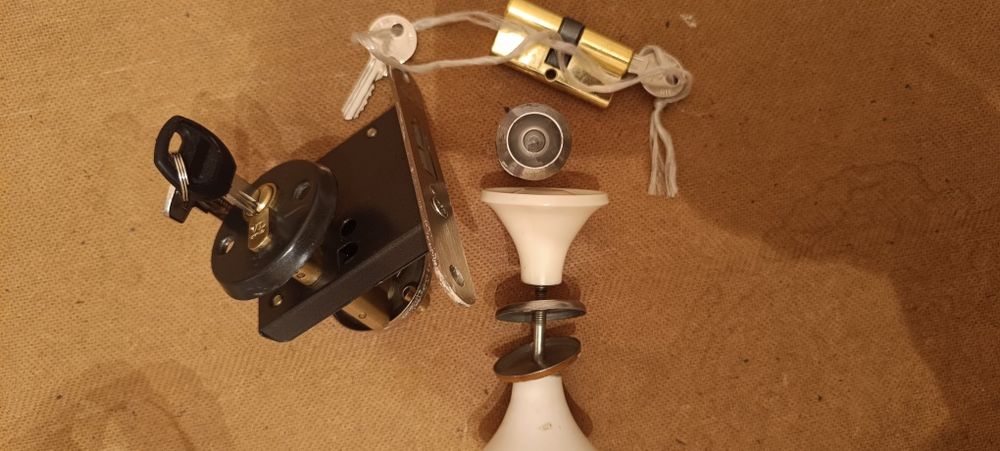 Продам внутреннии замок