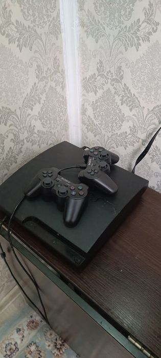Продам приставку PS 3 slim