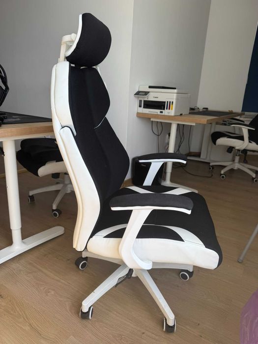 Scaune de birou ergonomice cu tetieră, alb/negru, reglabile – 6 bucăți disponibile