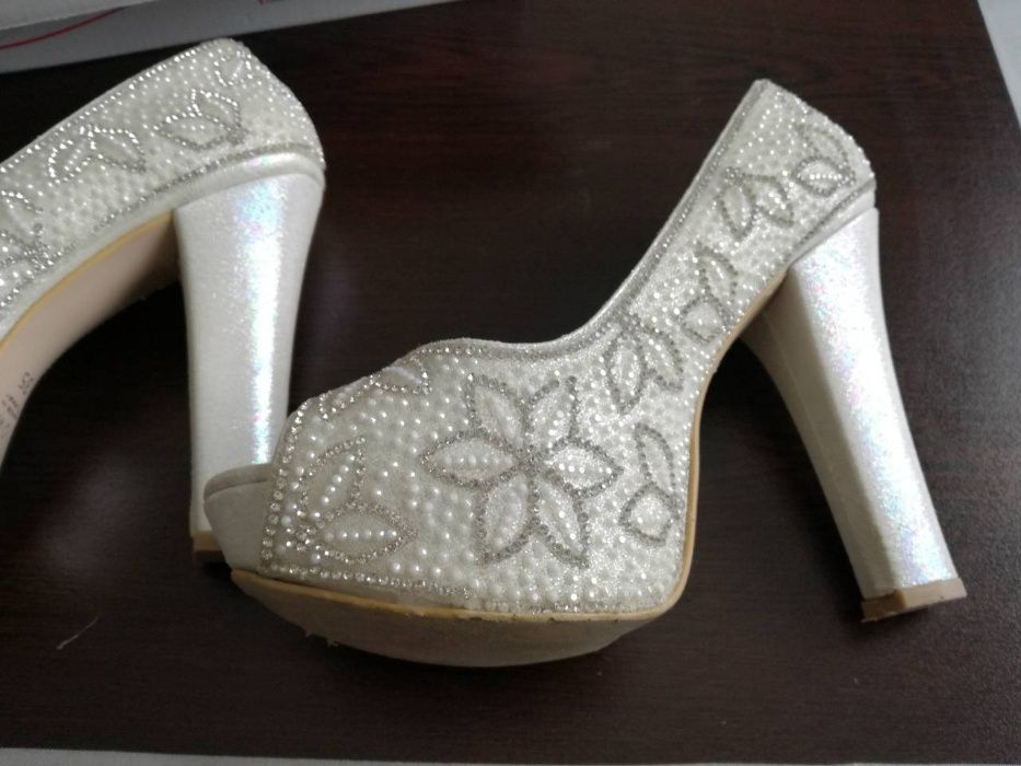 Официални дамски обувки