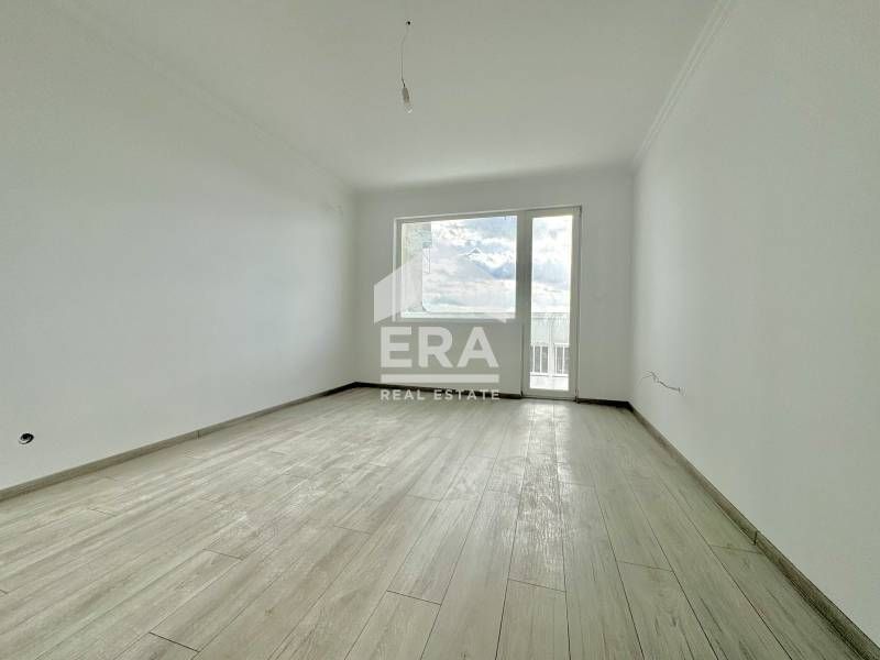 Продава се Тристаен апартамент в Варна, Възраждане 3 - 65 кв.м за 1205 €/кв.м - Снимка #4