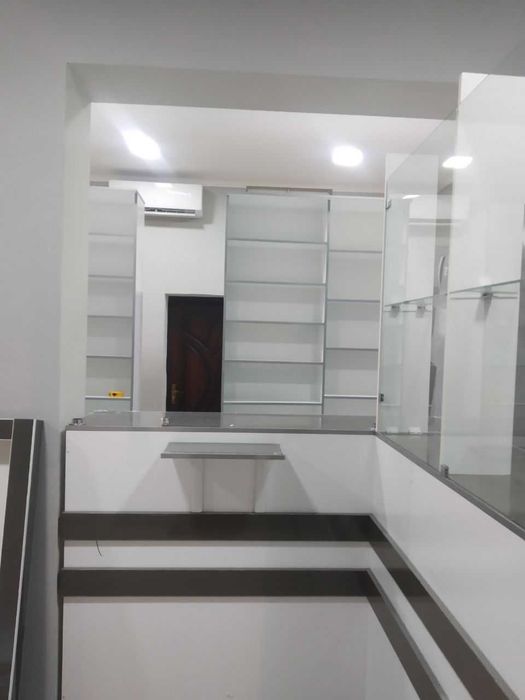 СРОЧНО ПРОДАЕТСЯ недорого мебель для аптеки