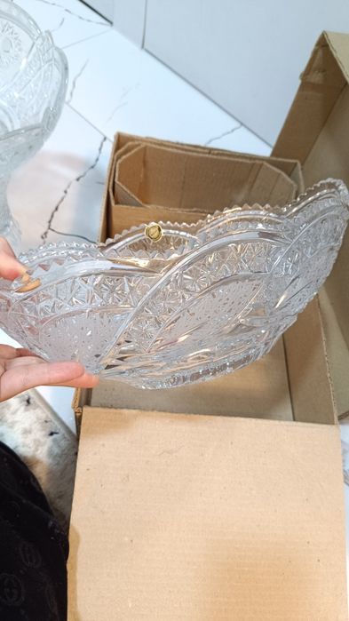 Хрустальные вазы разные, большие