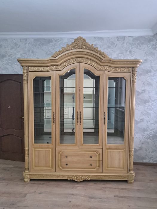 Продам хороший буфет