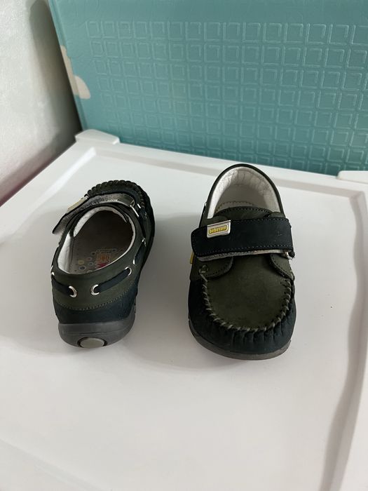 Продам детские кроссовки б/у, в отличном состоянии, в Алматы 22 размер