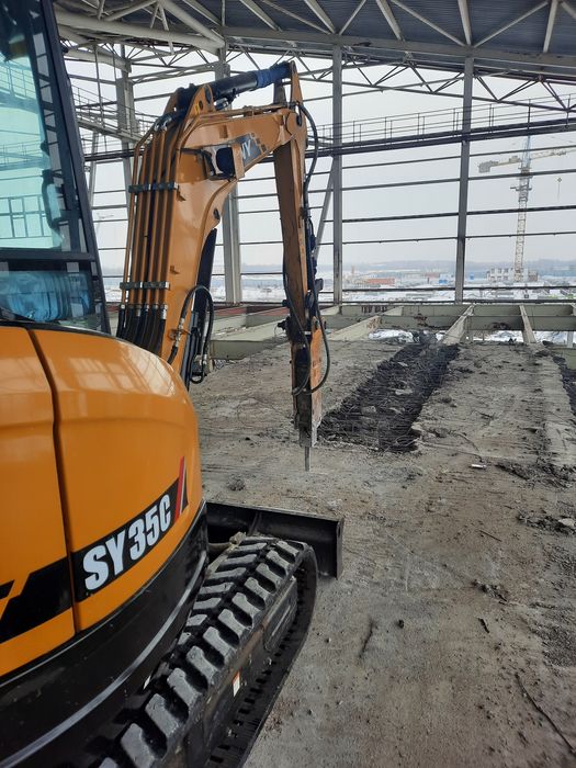 Эксковатор Мини-эксковатор  Услуги миниэксковатора Гидромолот