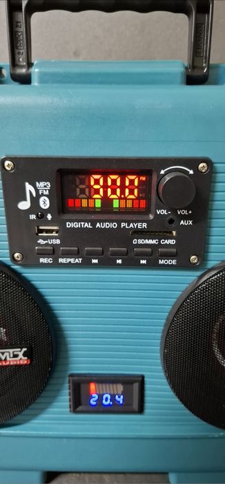 Radio Makita 18v si 220v 2 x 30 wati