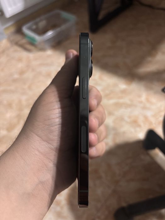 Iphone 13 pro 256 LLA. Yomkost 76%. Holati yaxwi karobka dok bor.