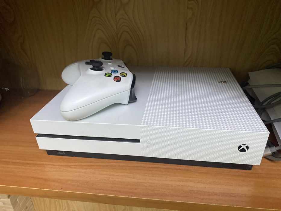 XBOX ONE S.                   Т