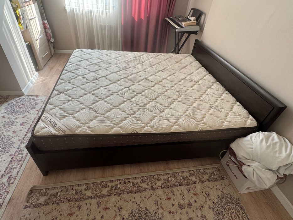 Двухспальная кровать