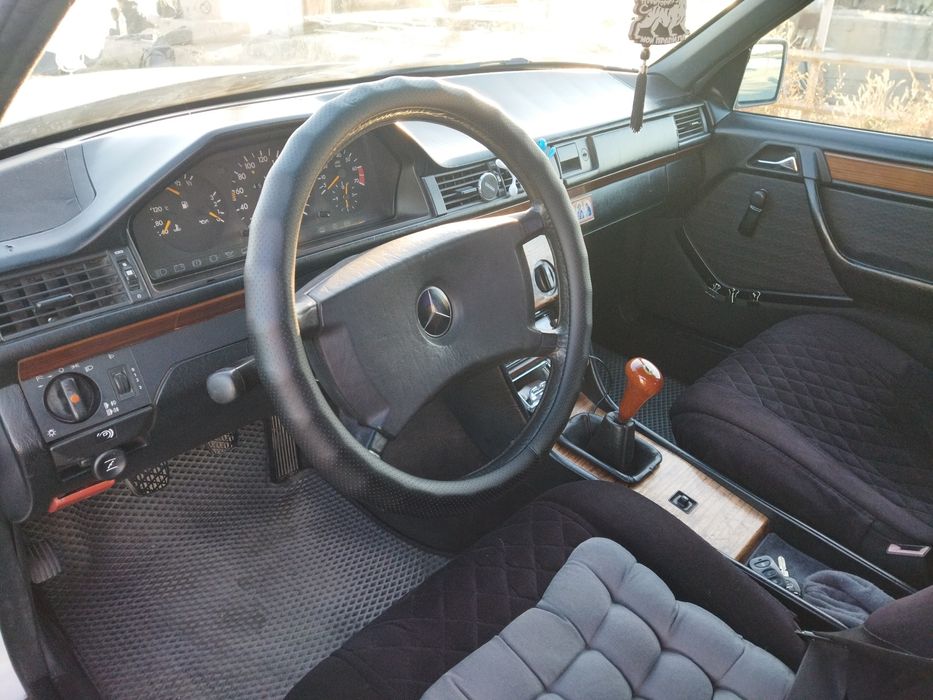 Продам мерседес Е200.