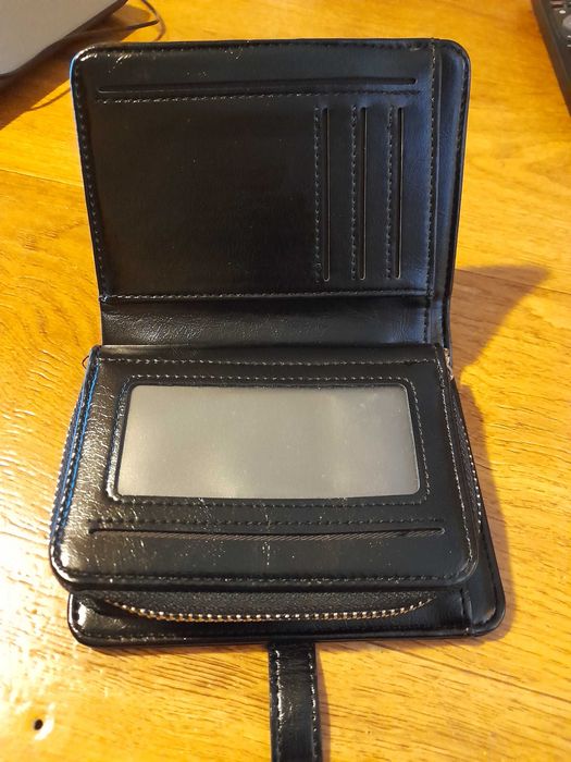 дамски портфейли