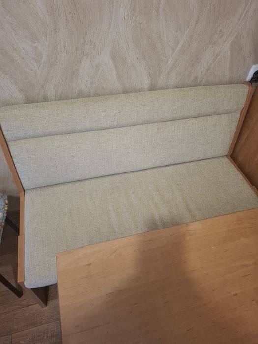 Продам кухонный стол и диванчикк