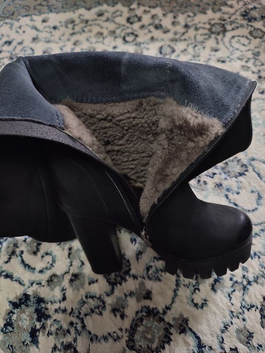 Продам сапоги 2 пары ( зима и осень )