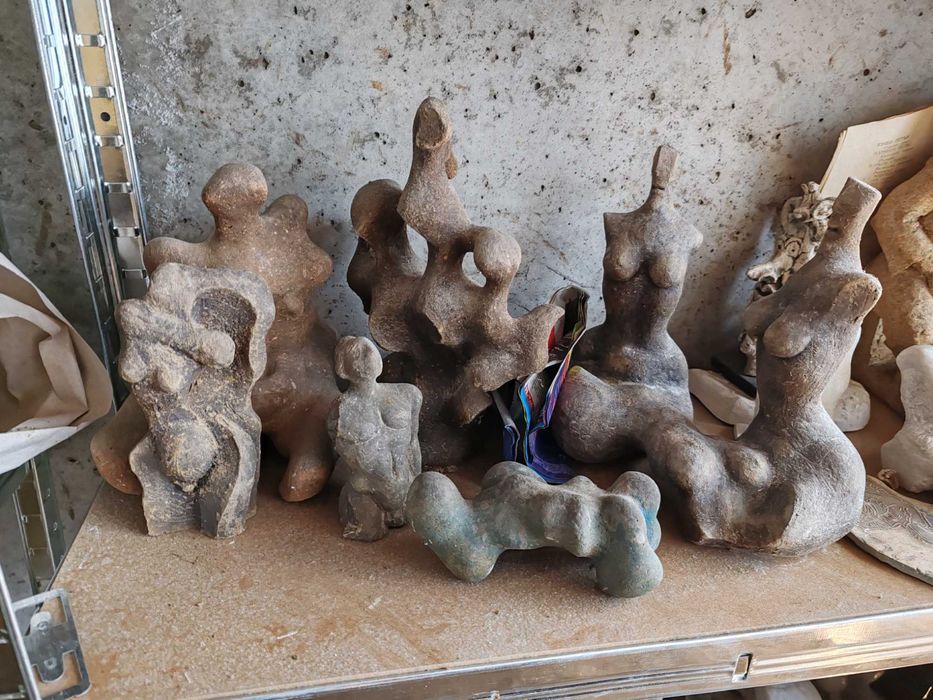 Скулптури малки пластики и графики