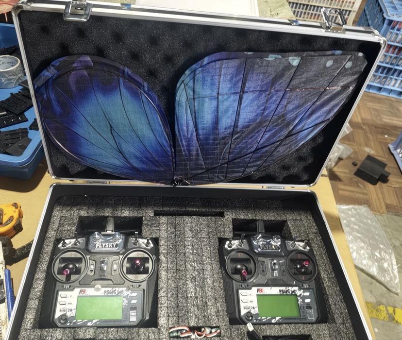 Дрон кобелек бабочка