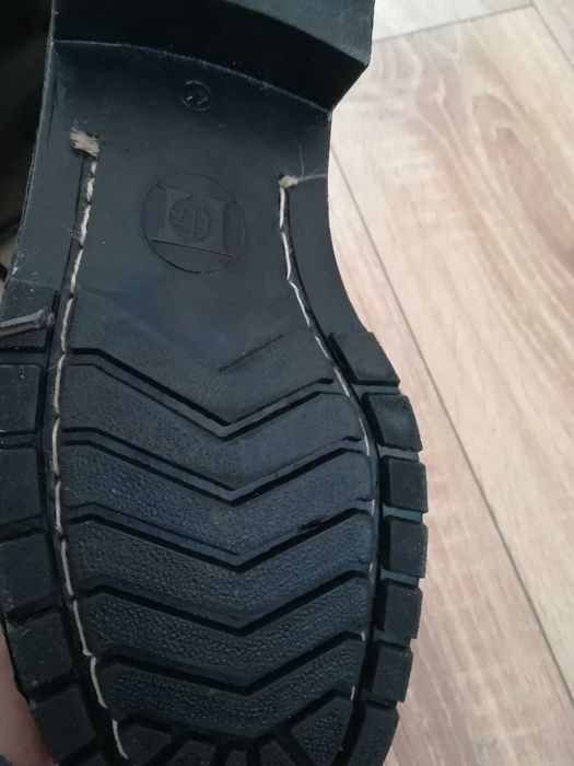 Нови мъжки обувки от естествена кожа, пионерки.