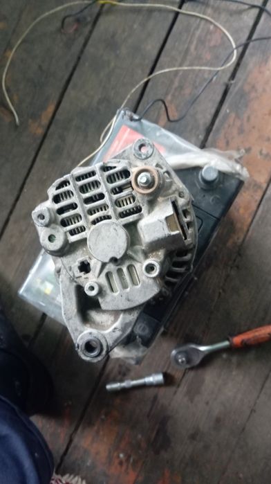 Продам генератор Мазда 626 Срочно