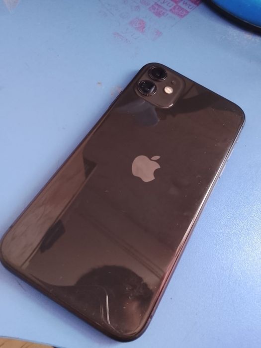 Продам Iphone 11 128 акб 73