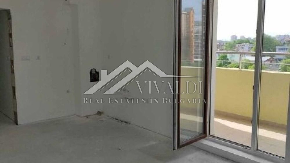 Продава се Двустаен апартамент в Варна, Център - 68 кв.м за 2250 €/кв.м - Снимка #6