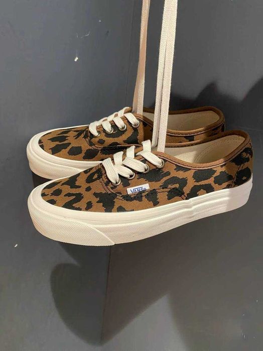 Vans   Authentic