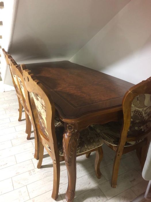 Стол в гостиную