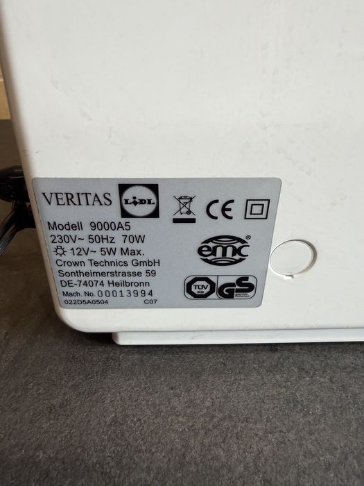 Mașină de cusut festonat brodat butoniere computerizată Veritas 9000A5