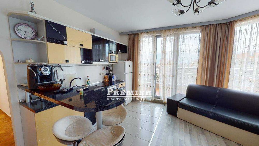 Продава се Тристаен апартамент в Поморие - 106 кв.м за 1557 €/кв.м - Снимка #1