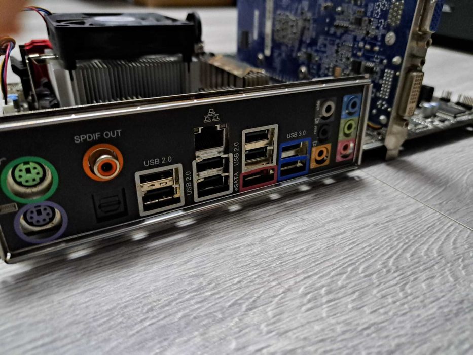 Kit AM3+ ASRock 990FX EXTREME3/FX X8 8300, 3.3GHz/8Gb ddr3 1600/GT 630