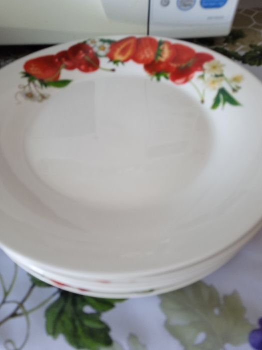 Тарелки новые ножи