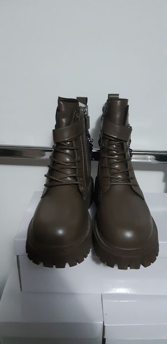 Ghete pentru damă îmblănite și impermeabile de iarnă